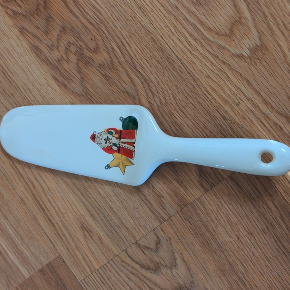 Christmas Classics Cake Plate with Server - Picture 5 of 7